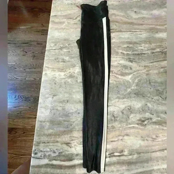 Women’s SPANX faux leather black / white stripe leggings- Size Medium - Picture 8 of 13